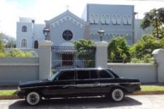 Apostólica en San José, embajada del Vaticano en Costa Rica. MERCEDES W123 LIMOUSINE TOURS.
