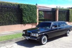 Rohrmoser, Costa Rica. la residencia de Don Oscar Arias y MERCEDES LIMOUSINE 300D
